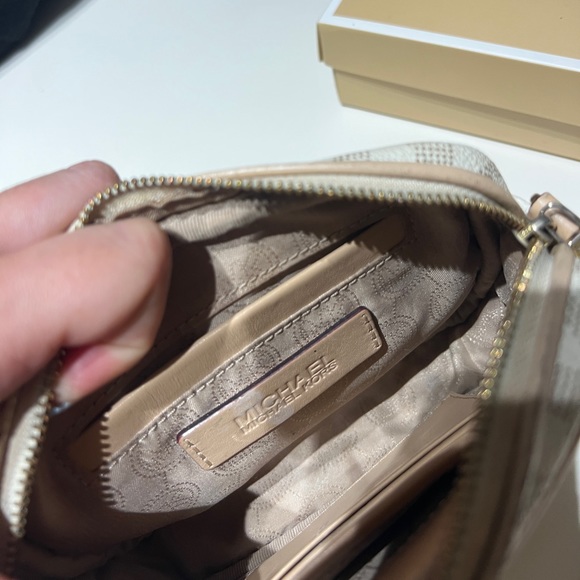 Michael Kors Crossbody Wallet Bag - Picture 5 of 6